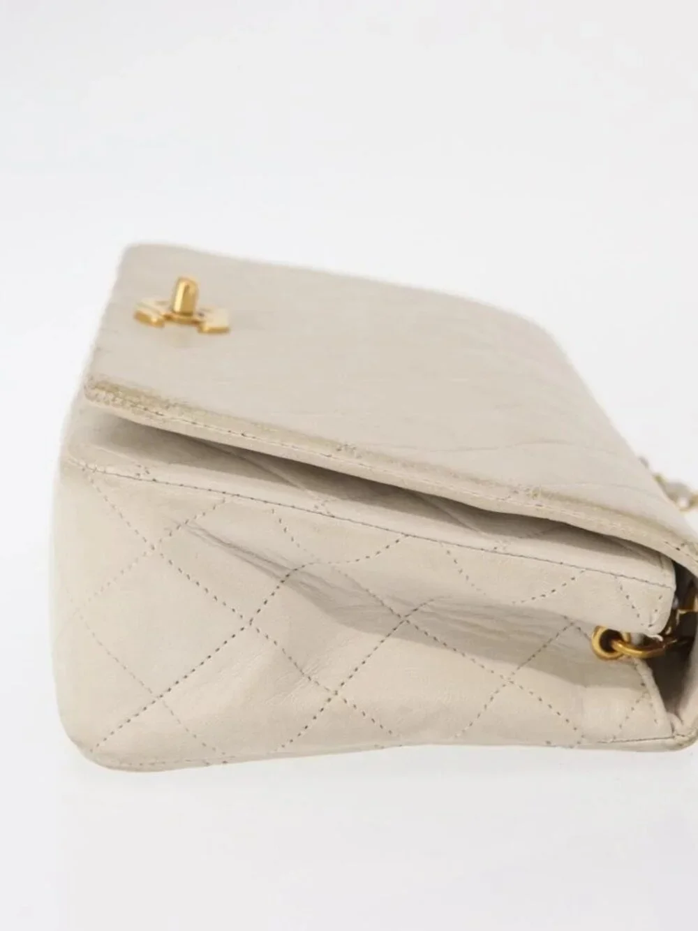CHANEL Matelasse Turn Lock Chain Bag Lamb Skin White Gold CC Auth am10500